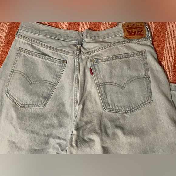 Levi’s jeans size they are a low pro straight fit light blue - Picture 3 of 3